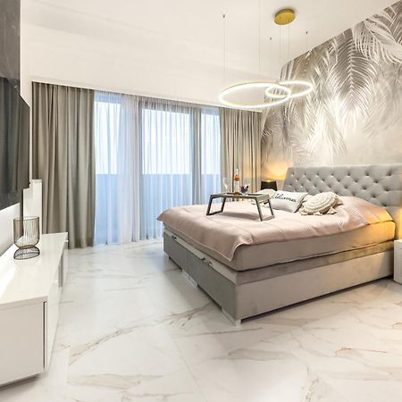 Hanza Tower Apartment No. 524 - Swimming Pool, Jacuzzi, Balcony Szczecin Buitenkant foto